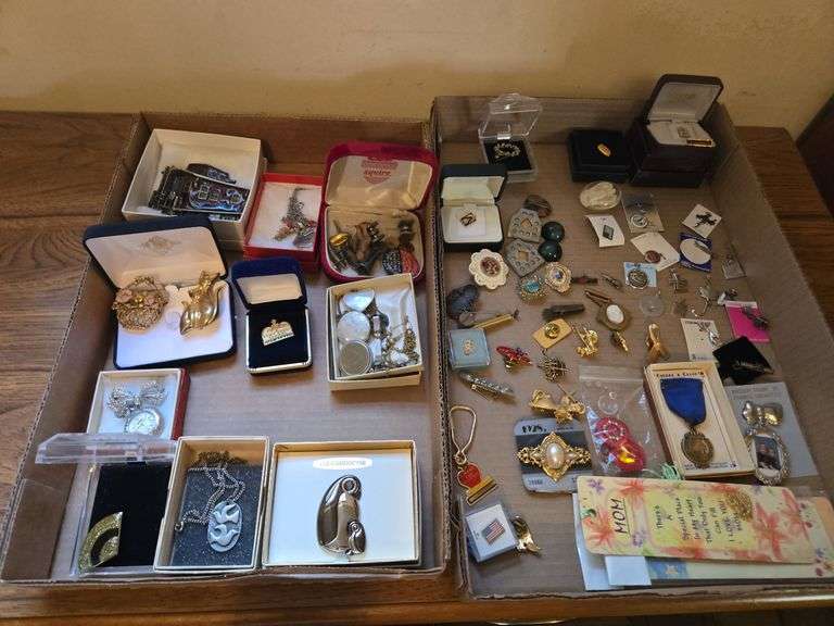 Assortment of pins & misc - Kaufman Realty & Auctions