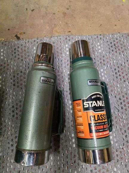 2 Stanley Thermos ( one is new)