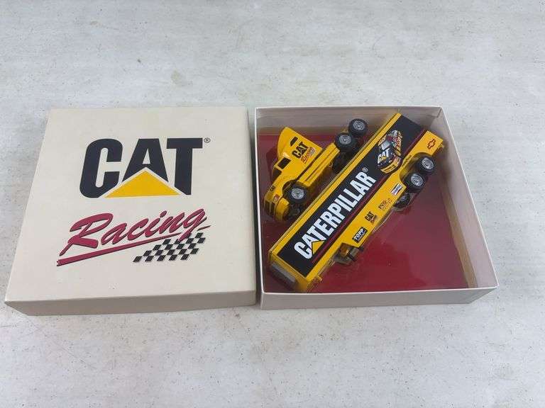 Winross Caterpillar 1/64 Scale Semi