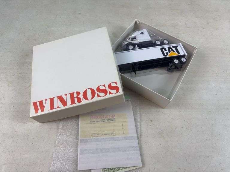Winross Caterpillar 1/64 Scale Semi