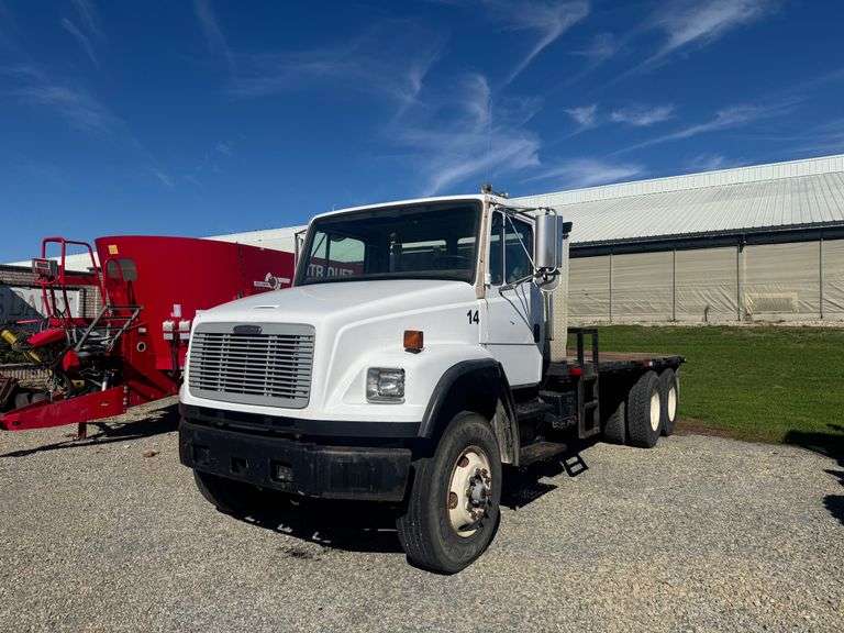 ’99 Freightliner FL112 flatbed Truck