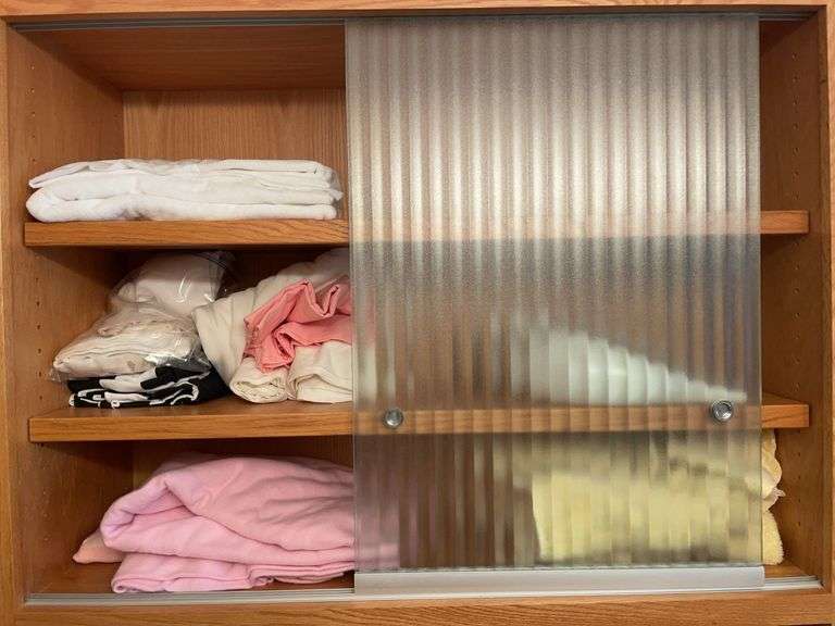 (3) shelves of bath towels and other linens