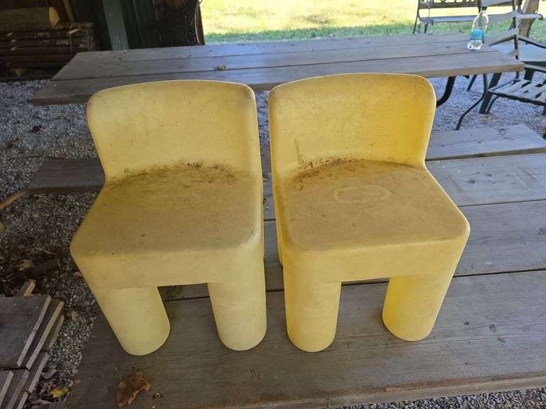 2 little tikes chairs