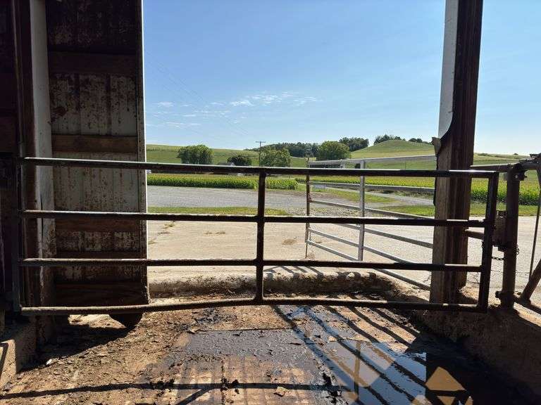 4 Steinway gates and 1 regular gate