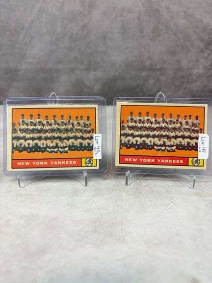 1961 Topps BB Yankees Team #228 - 2 Card Lot - Both Nice EXMT