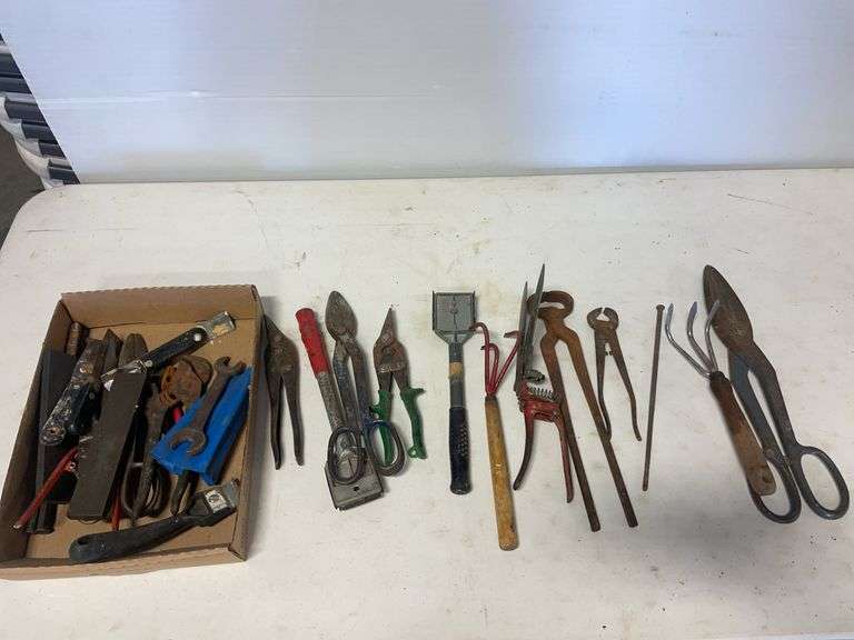 Flat of hand tools - see photos