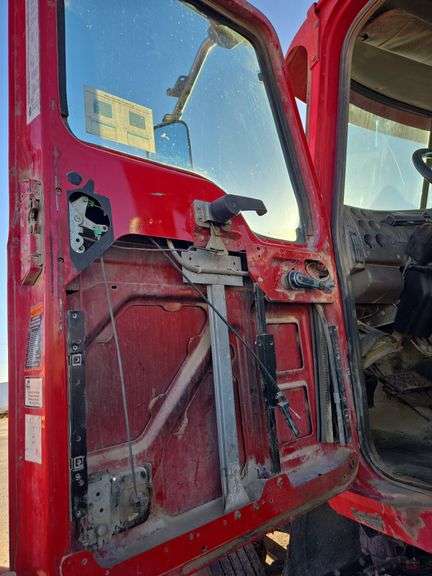 2007 Mack CHN613 miles & hrs unknown- runs