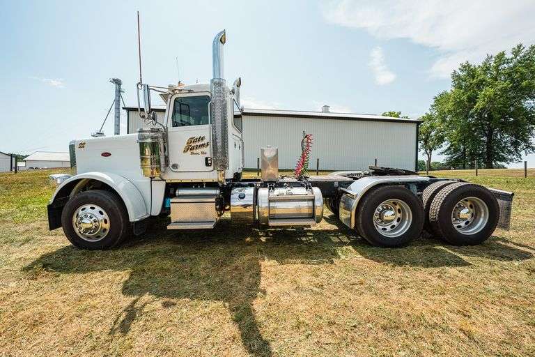 2022 PETERBILT 389 DAY CAB