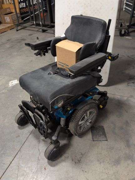Quantum Q6 Edge 2.0 power wheelchair - does NOT run, battery charger works