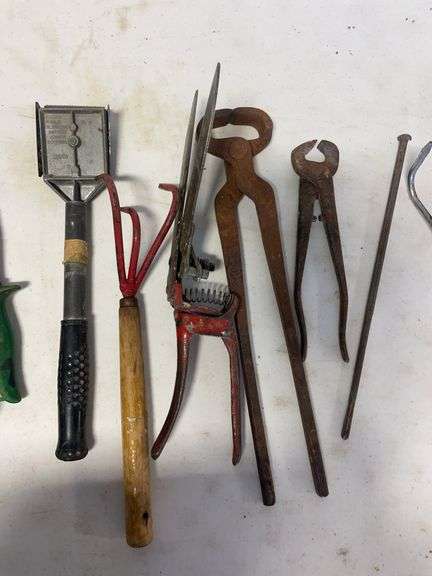 Flat of hand tools - see photos