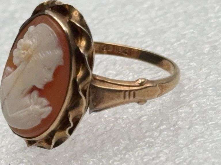 10 KT Cameo Ladies Ring Size 5