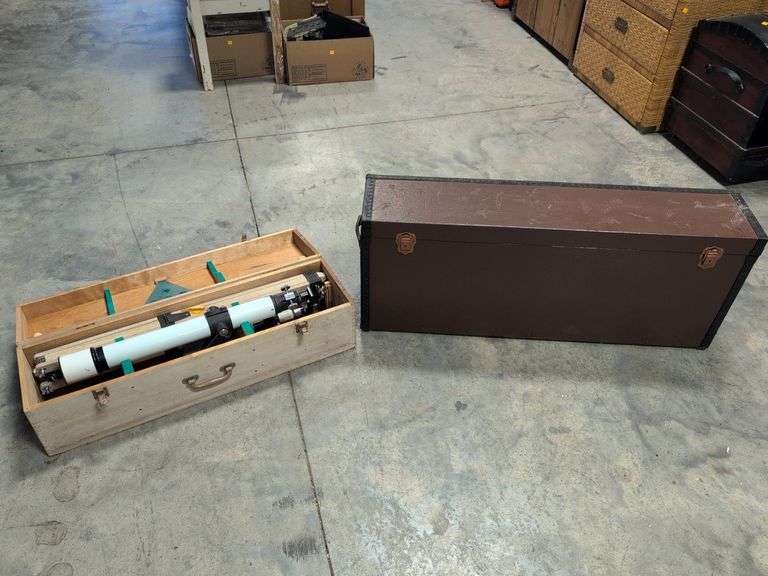 Astronomical telescope and storage trunk