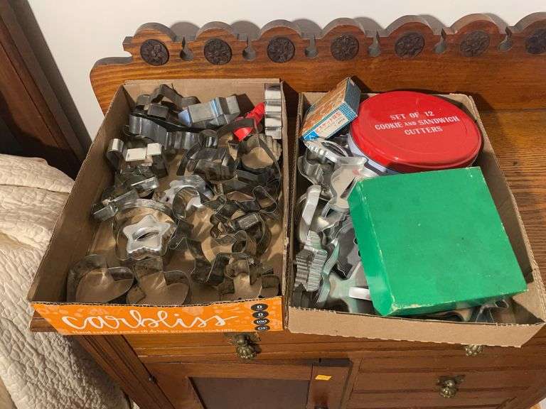 (2) flats of miscellaneous cookie cutters