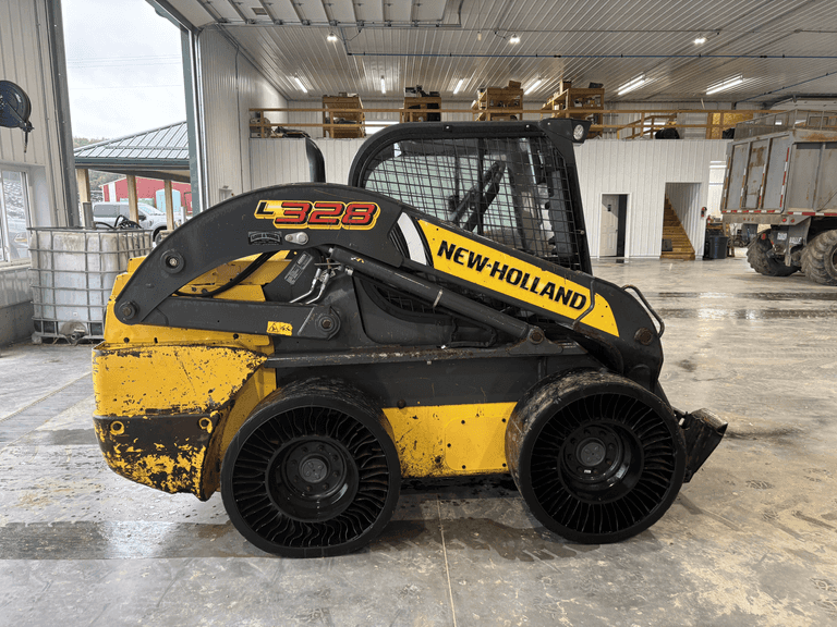 NH L328 Skid Loader