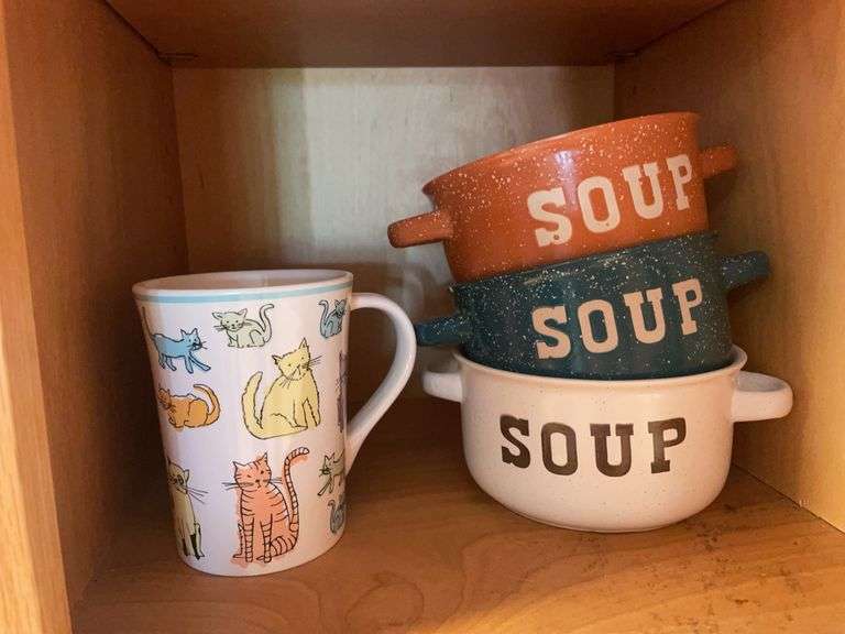 (8) soup bowls and (2) mugs