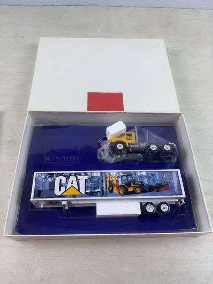 Winross Caterpillar 1/64 Scale Semi