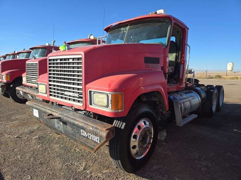 2012 Mack Showing 88,154 mi, 12,155 hrs- runs