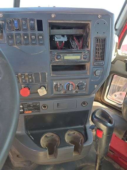 2012 Mack CHU613 Showing 25,006 mi, 12,910 hrs- runs