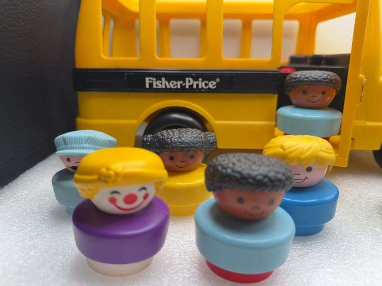 1991 Fisher Price Little People Big Yellow School Bus with 8 People