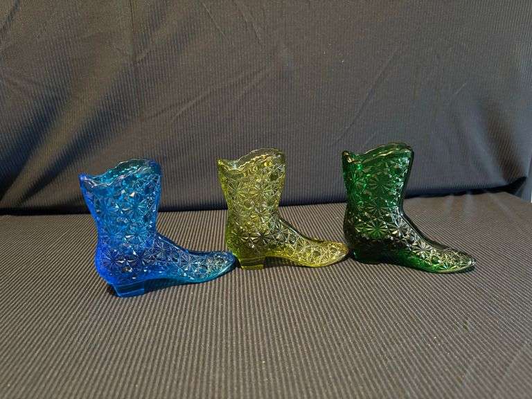 Fenton Daisy & Button glass Boots
