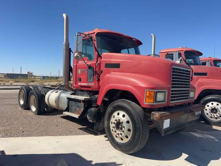2012 Mack CHU613 Showing 29,570 mi, hrs unknown- doesn't run