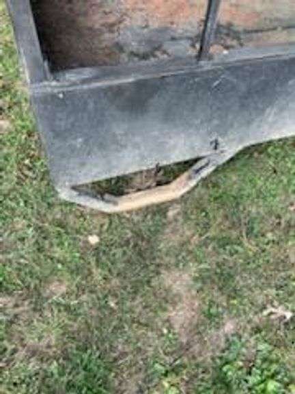 6' x 10' livestock feeder - good condition