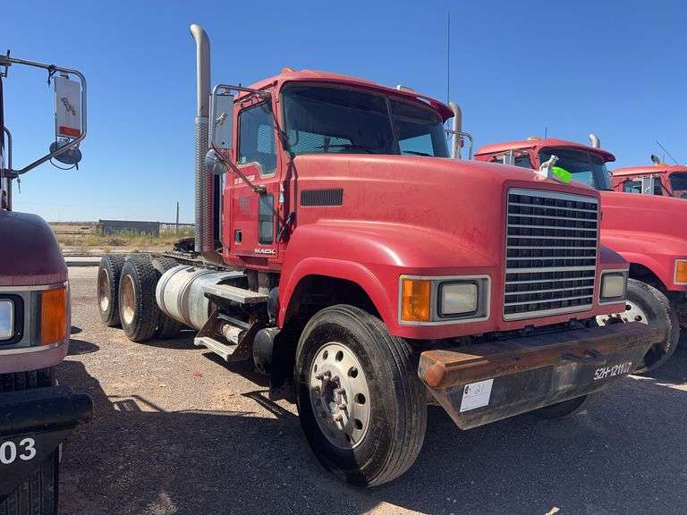 2012 Mack CHU613 Showing 26,728 mi, 16,142 hrs- runs
