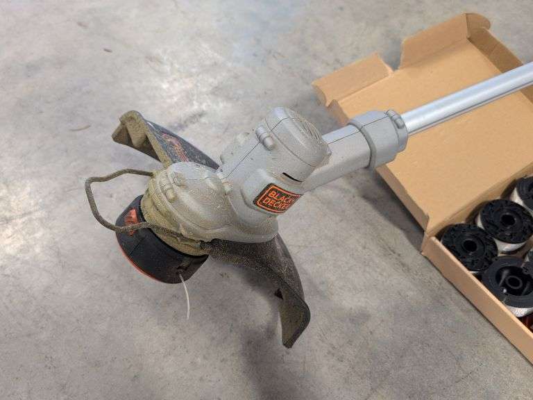 Black and Decker electric trimmer with charger and extra line/caps