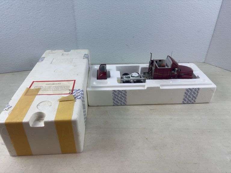 Franklin Mint Mack Trucks Semi 1:32 Scale