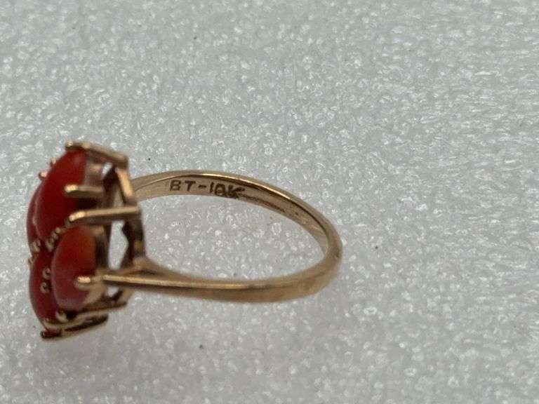 Coral 10 kt Gold Ladies Ring Size 6 1/4