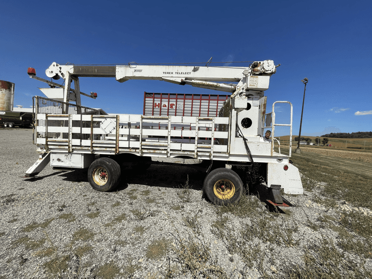 Terex Telelect Commander 4000 crane on trailer