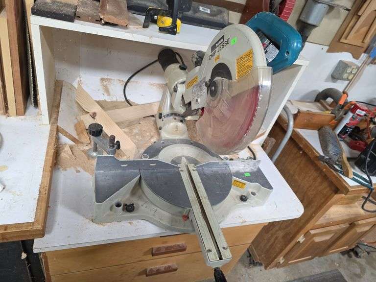 12 in Makita LS1211 Compound Mitre Saw works great