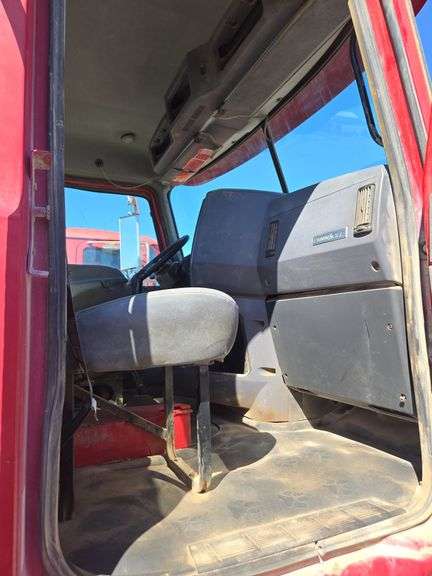 2012 Mack CHU613 Showing 25,006 mi, 12,910 hrs- runs