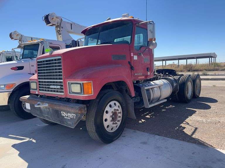 2011 Mack CHU613 Showing 50,120 mi, 10,941 hrs,- runs