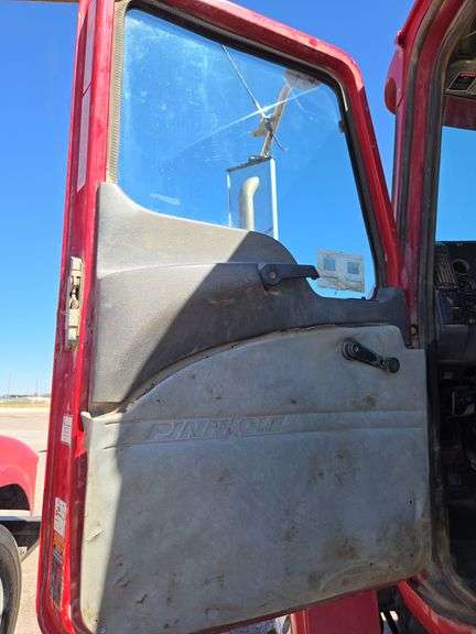 2012 Mack CHU613 Showing 25,006 mi, 12,910 hrs- runs