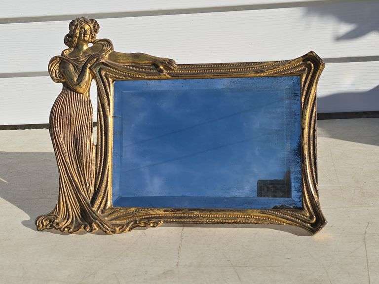 VINTAGE LADY MIRROR