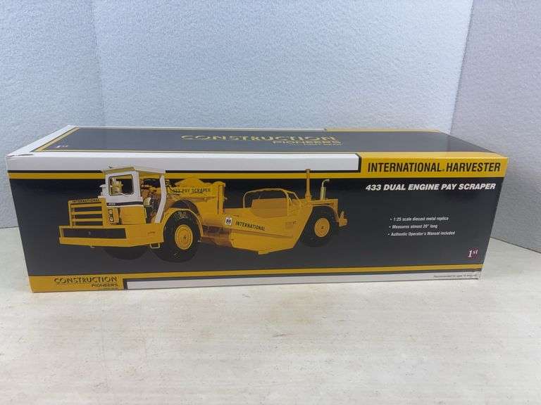 International Harvester 433 Dual Engine Pay Scraper 1/25 Scale-First Gear