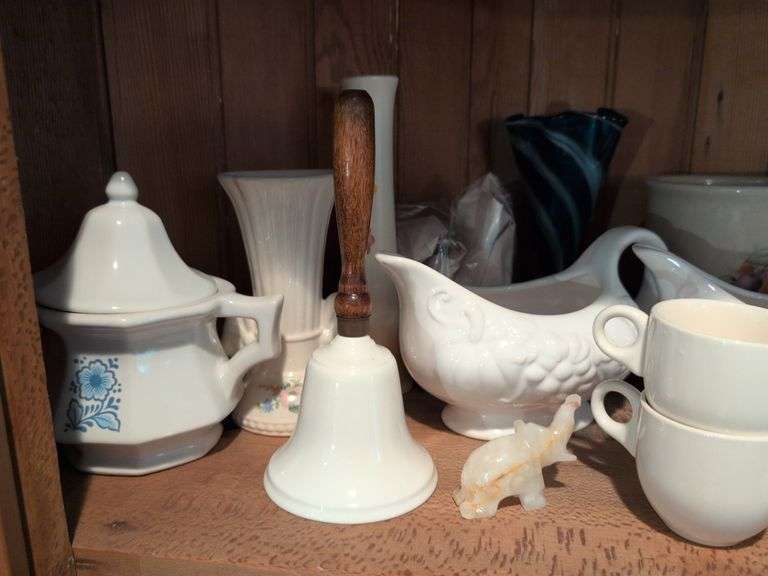 (2) shelves of decorative glassware pieces