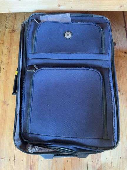 (3) suitcases - (2) leisure & Giao