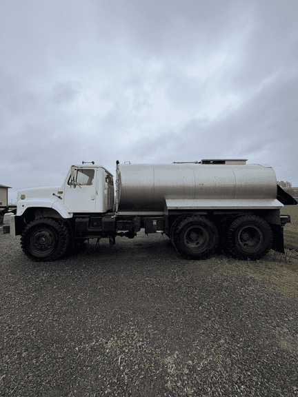 ’99 International 6x6 Manure Truck w/ extra tires & parts