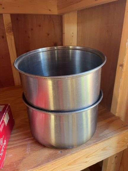 2-piece roasting pan w/ box, (2) pots, Pepsi-cola tin & misc.