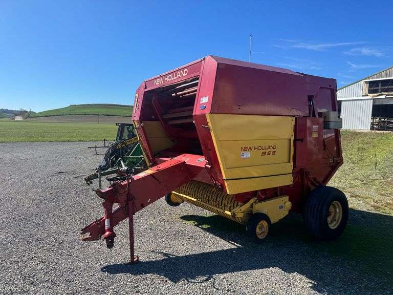 NH 855 round baler