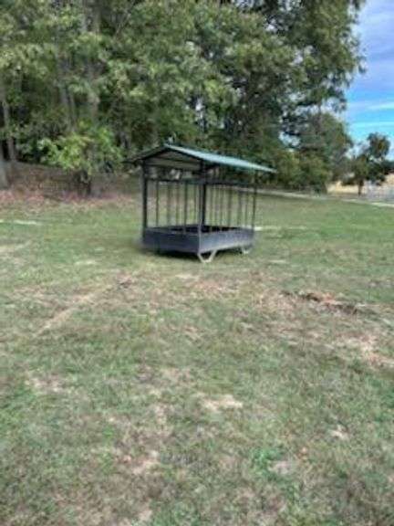 6' x 10' livestock feeder - good condition