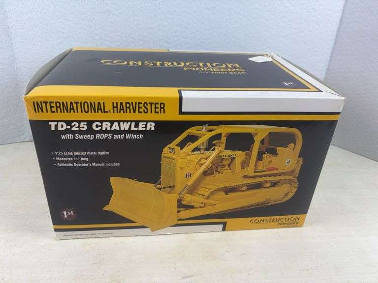 First Gear International Harvester TD-25 Crawler ,1:25 Scale
