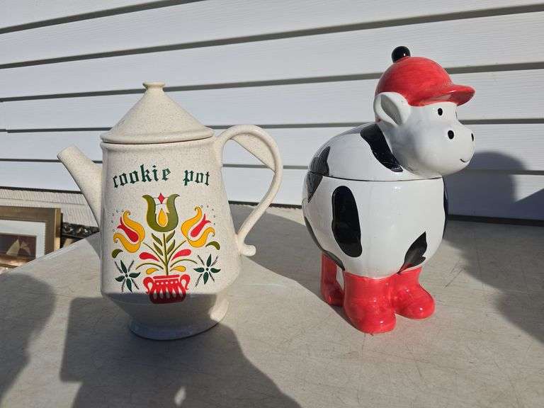 MCKOY TEAPOT & COW (LID HAS CRACK) COOKIE JARS
