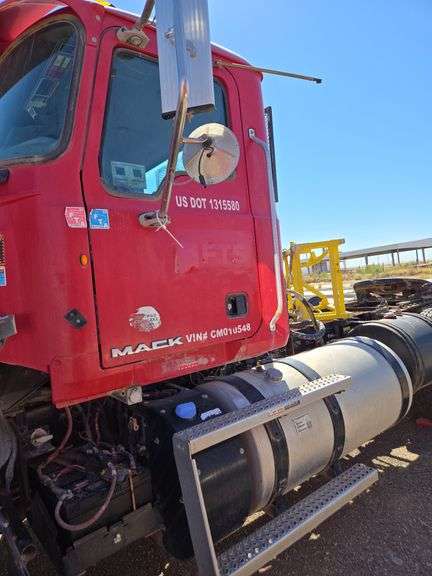2012 Mack CHU613 Showing 25,006 mi, 12,910 hrs- runs