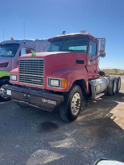 2012 Mack CHU613 Showing 62,860 mi, 18,683 hrs- runs