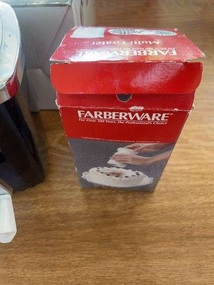 Cuisinart food processor, food scale, grater, trays & food storage container