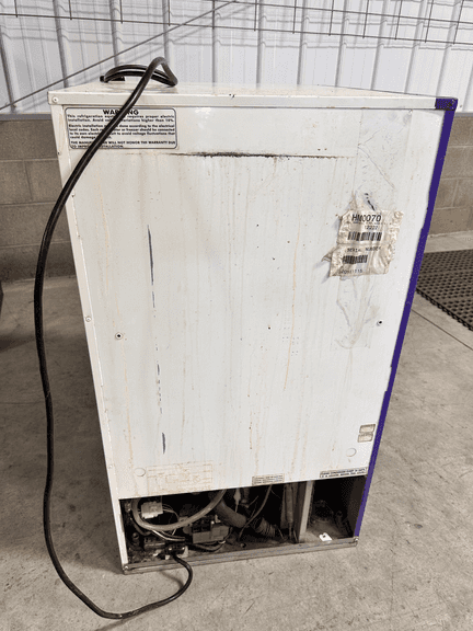 Black Countertop Display Refrigerator with Swing Door - 7 Cu. Ft. Works