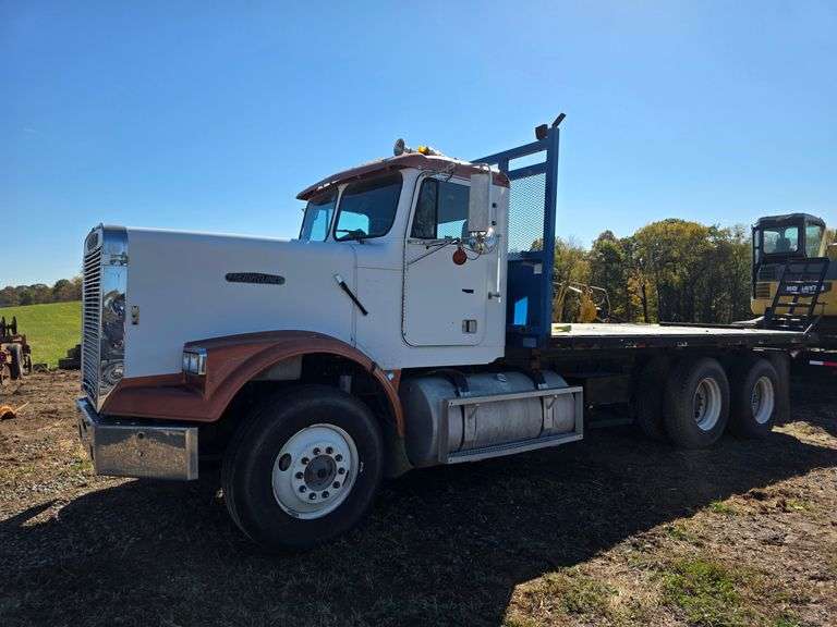 1988 Freightliner Flatbed 18ft long w/9 speed Fuller Rd Mangor Transmission 855 Cummins Engine 66,00